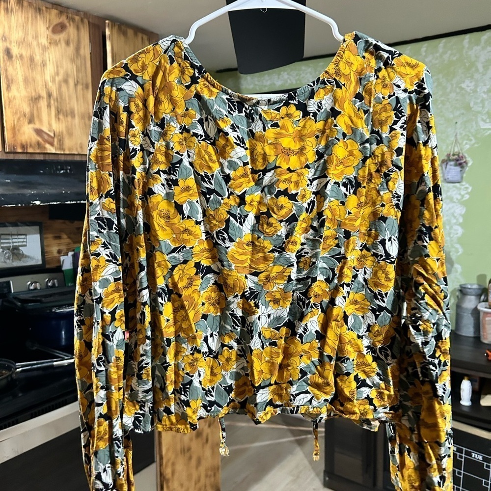 Wild Fable Yellow and Blue Tie Front Ruched Blouse size XxLarge - Picture 6 of 6